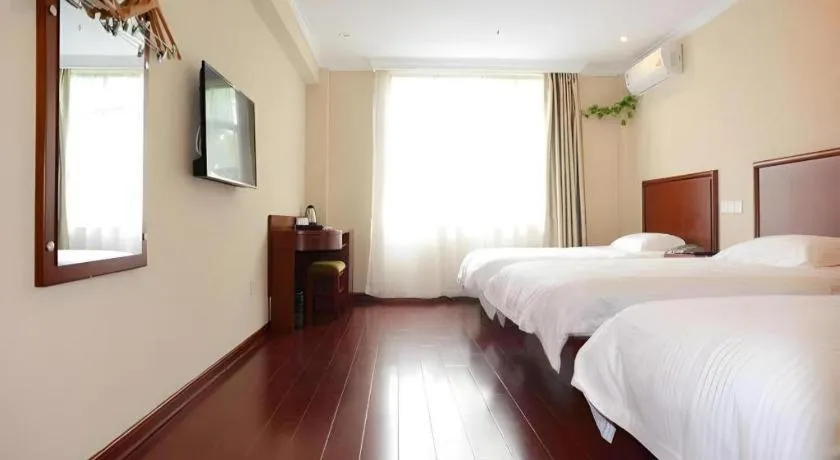 Bed in GreenTree Inn Shanghai MinHang ZhuanQiao Subway Station East ZhuanXing Road Shell Hotel