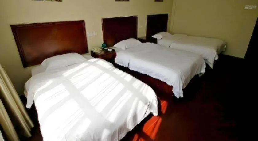 Bed in GreenTree Inn Shanghai MinHang ZhuanQiao Subway Station East ZhuanXing Road Shell Hotel