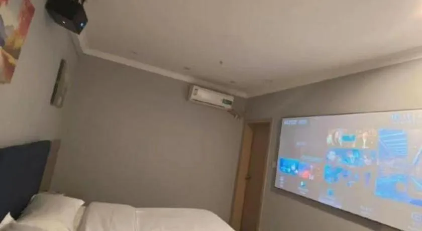 Bed in GreenTree Inn Shanghai MinHang ZhuanQiao Subway Station East ZhuanXing Road Shell Hotel