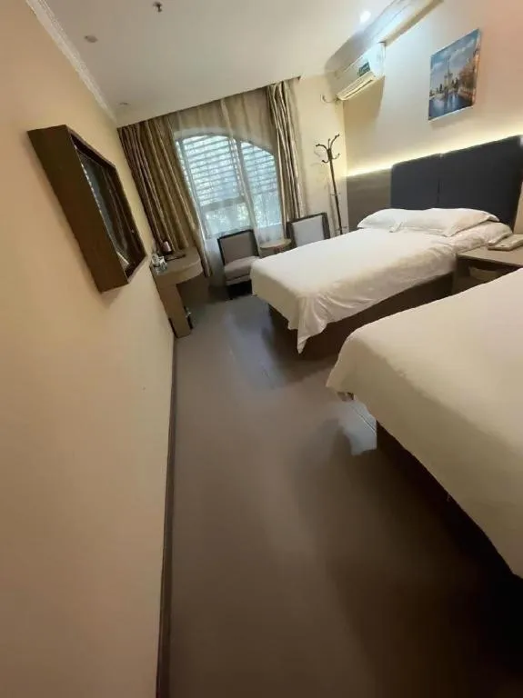 Bed in GreenTree Inn Shanghai MinHang ZhuanQiao Subway Station East ZhuanXing Road Shell Hotel