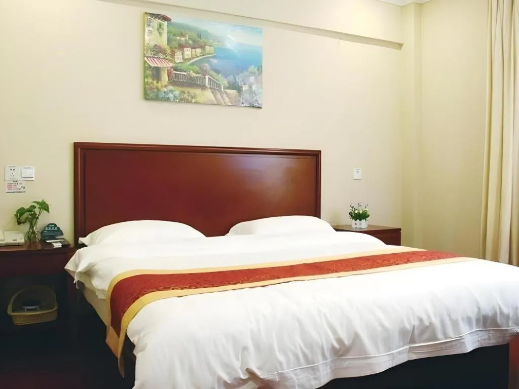 Bed in GreenTree Inn Shanghai MinHang ZhuanQiao Subway Station East ZhuanXing Road Shell Hotel