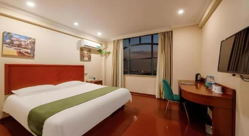 Bed in GreenTree Inn Shanghai MinHang ZhuanQiao Subway Station East ZhuanXing Road Shell Hotel