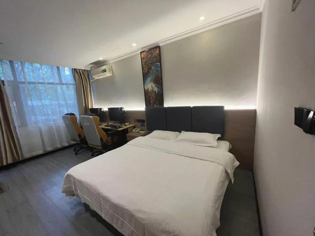Bed in GreenTree Inn Shanghai MinHang ZhuanQiao Subway Station East ZhuanXing Road Shell Hotel