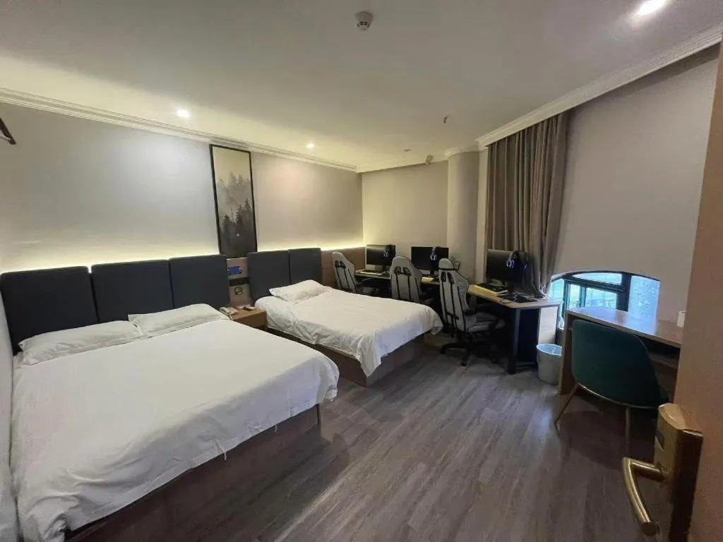 Bed in GreenTree Inn Shanghai MinHang ZhuanQiao Subway Station East ZhuanXing Road Shell Hotel