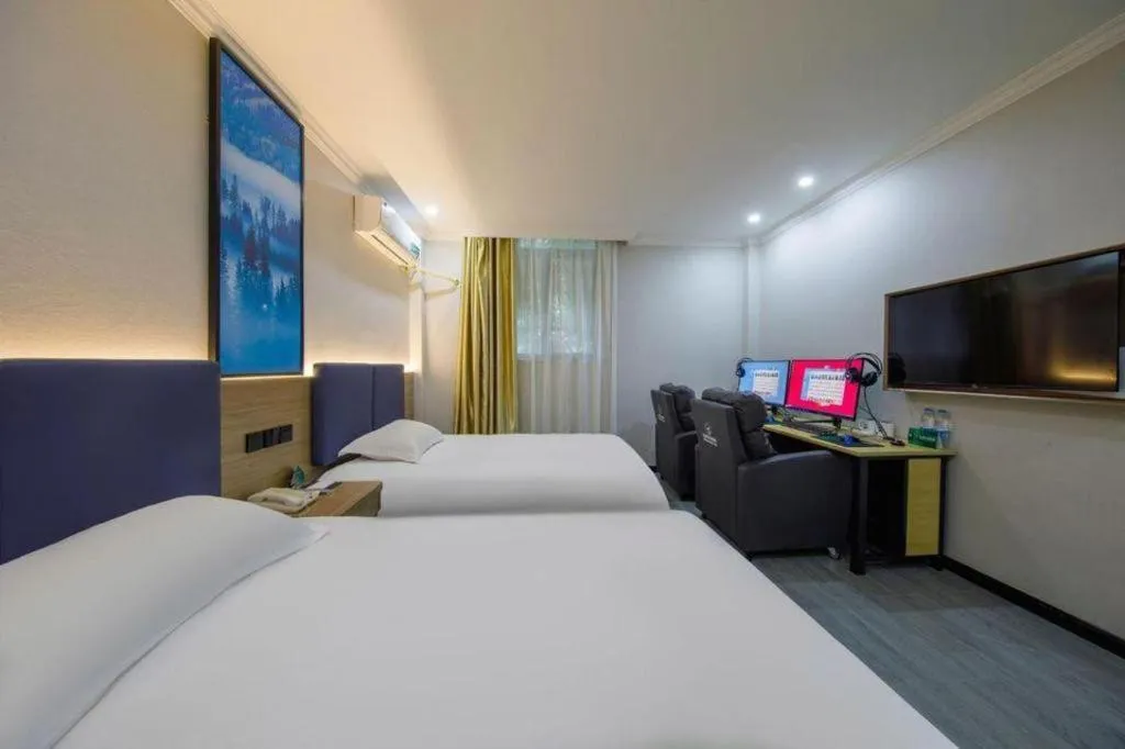 Bed in GreenTree Inn Shanghai MinHang ZhuanQiao Subway Station East ZhuanXing Road Shell Hotel