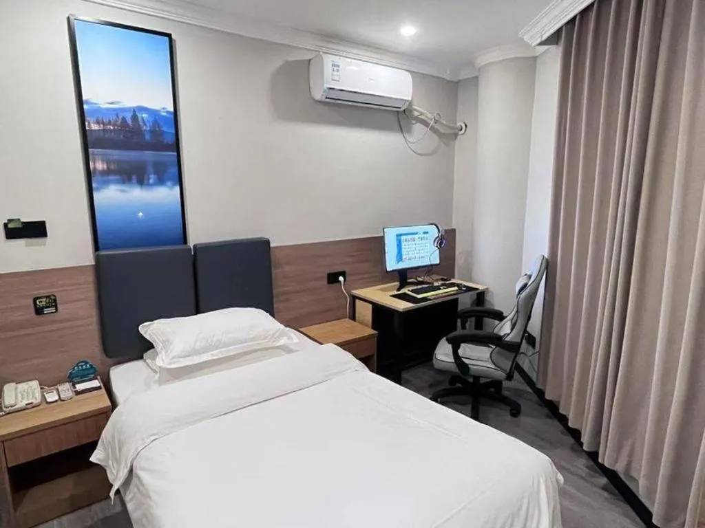 Bed in GreenTree Inn Shanghai MinHang ZhuanQiao Subway Station East ZhuanXing Road Shell Hotel