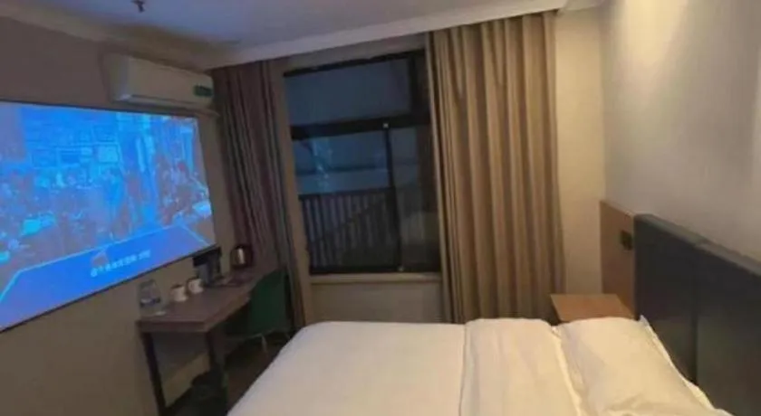 Bed in GreenTree Inn Shanghai MinHang ZhuanQiao Subway Station East ZhuanXing Road Shell Hotel