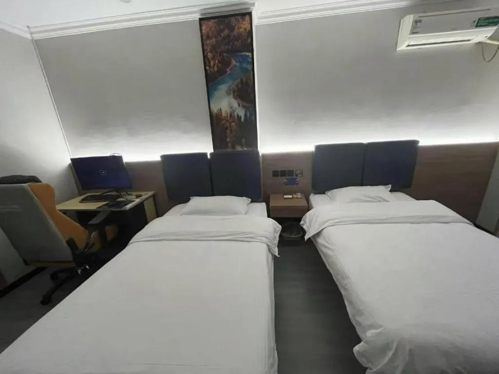 Bed in GreenTree Inn Shanghai MinHang ZhuanQiao Subway Station East ZhuanXing Road Shell Hotel