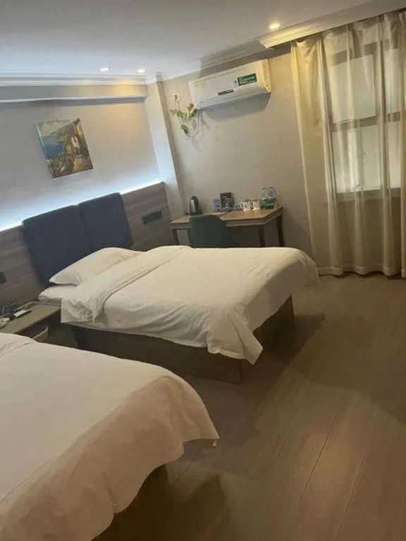 Bed in GreenTree Inn Shanghai MinHang ZhuanQiao Subway Station East ZhuanXing Road Shell Hotel