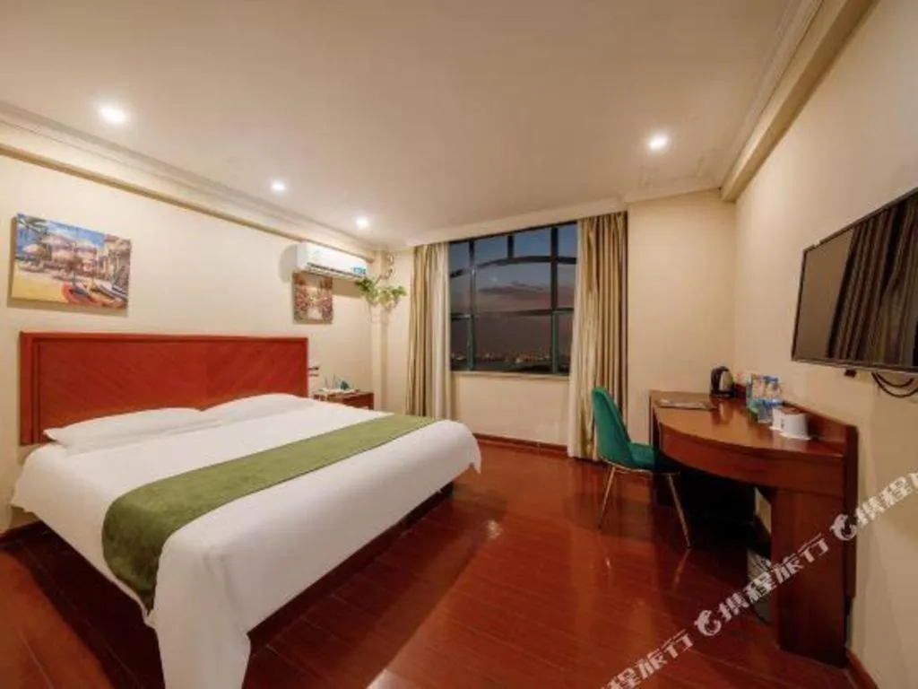 Bed in GreenTree Inn Shanghai MinHang ZhuanQiao Subway Station East ZhuanXing Road Shell Hotel