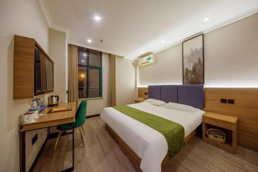 Bed in GreenTree Inn Shanghai MinHang ZhuanQiao Subway Station East ZhuanXing Road Shell Hotel