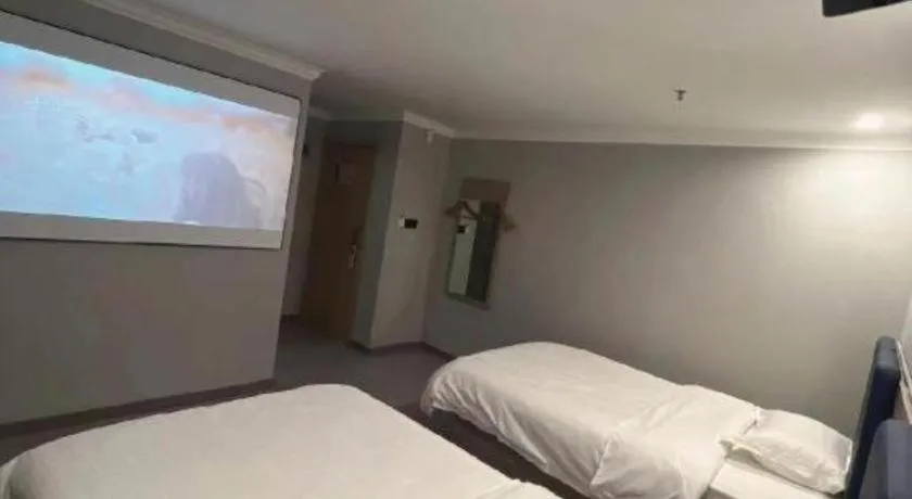 Bed in GreenTree Inn Shanghai MinHang ZhuanQiao Subway Station East ZhuanXing Road Shell Hotel