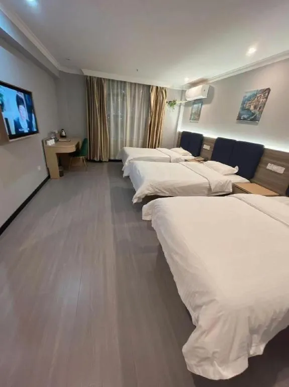 Bed in GreenTree Inn Shanghai MinHang ZhuanQiao Subway Station East ZhuanXing Road Shell Hotel