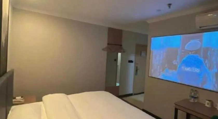 Bed in GreenTree Inn Shanghai MinHang ZhuanQiao Subway Station East ZhuanXing Road Shell Hotel