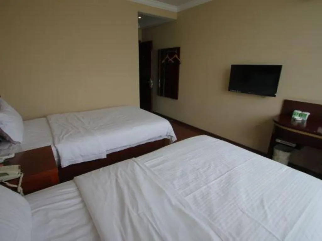 Bed in GreenTree Inn Shanghai Hongqiao Airport Huqingping Highway Shell Hotel