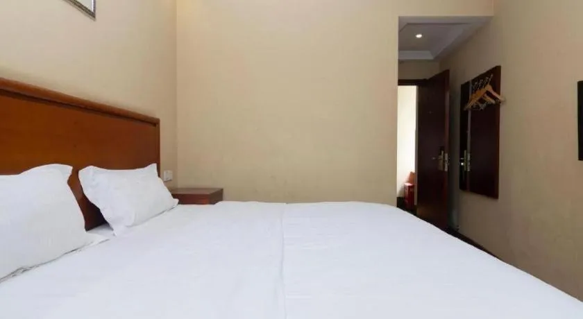 Bed in GreenTree Inn Shanghai Hongqiao Airport Huqingping Highway Shell Hotel