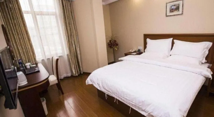 Bed in GreenTree Inn Shanghai Hongqiao Airport Huqingping Highway Shell Hotel
