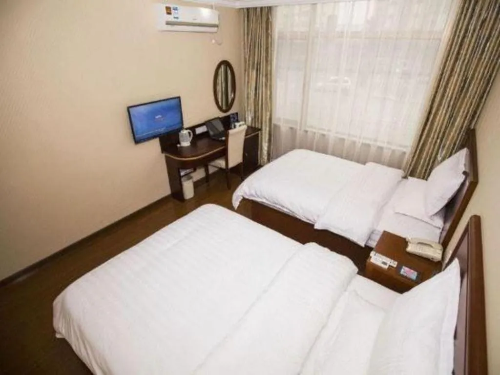 Bed in GreenTree Inn Shanghai Hongqiao Airport Huqingping Highway Shell Hotel