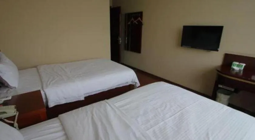 Bed in GreenTree Inn Shanghai Hongqiao Airport Huqingping Highway Shell Hotel