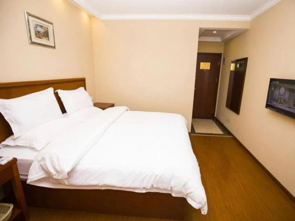 Bed in GreenTree Inn Shanghai Hongqiao Airport Huqingping Highway Shell Hotel