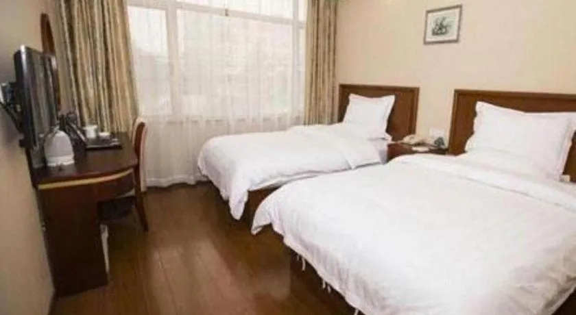 Bed in GreenTree Inn Shanghai Hongqiao Airport Huqingping Highway Shell Hotel