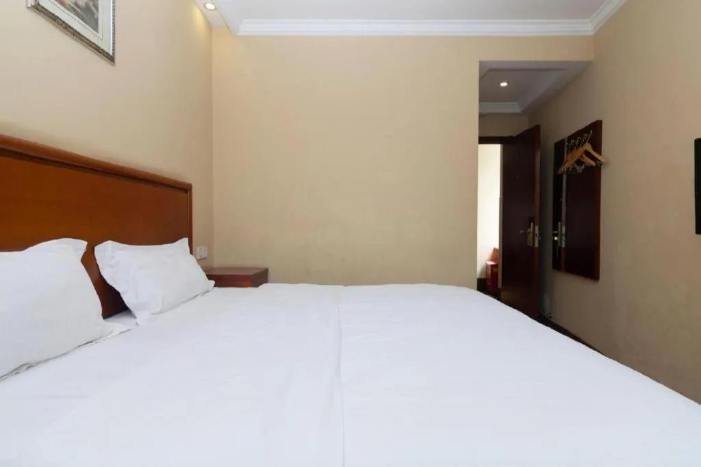 Bed in GreenTree Inn Shanghai Hongqiao Airport Huqingping Highway Shell Hotel