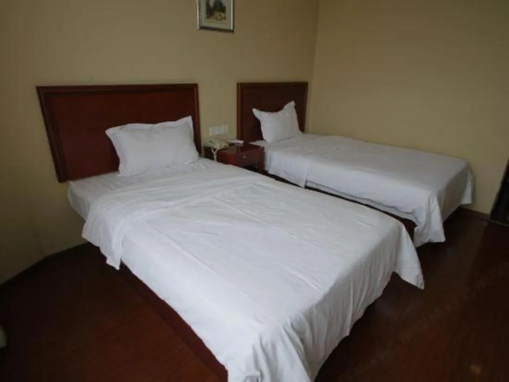Bed in GreenTree Inn Shanghai Hongqiao Airport Huqingping Highway Shell Hotel