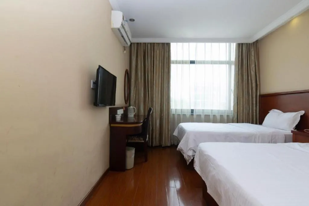 Bed in GreenTree Inn Shanghai Hongqiao Airport Huqingping Highway Shell Hotel