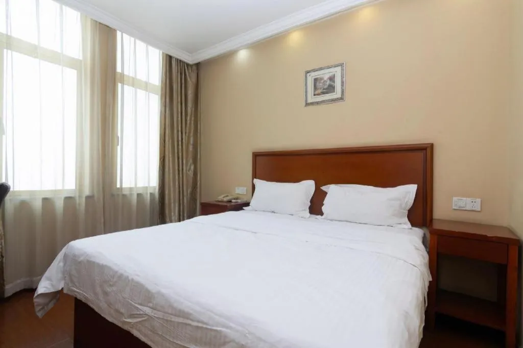 Bed in GreenTree Inn Shanghai Hongqiao Airport Huqingping Highway Shell Hotel