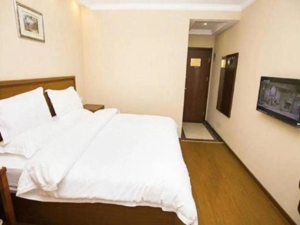 Bed in GreenTree Inn Shanghai Hongqiao Airport Huqingping Highway Shell Hotel