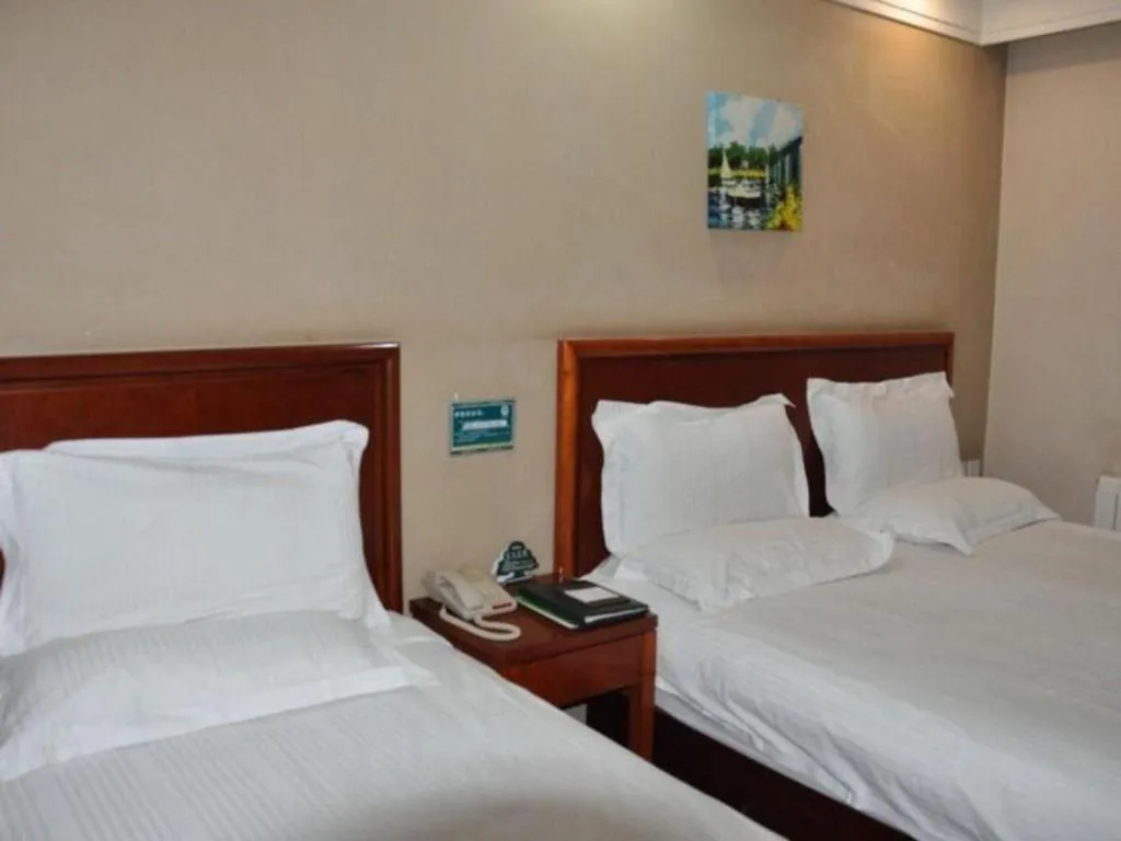 Bed in GreenTree Inn Shanghai Hongqiao Airport Huqingping Highway Shell Hotel