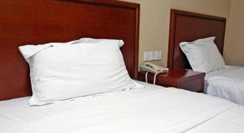 Bed in GreenTree Inn Shanghai Hongqiao Airport Huqingping Highway Shell Hotel