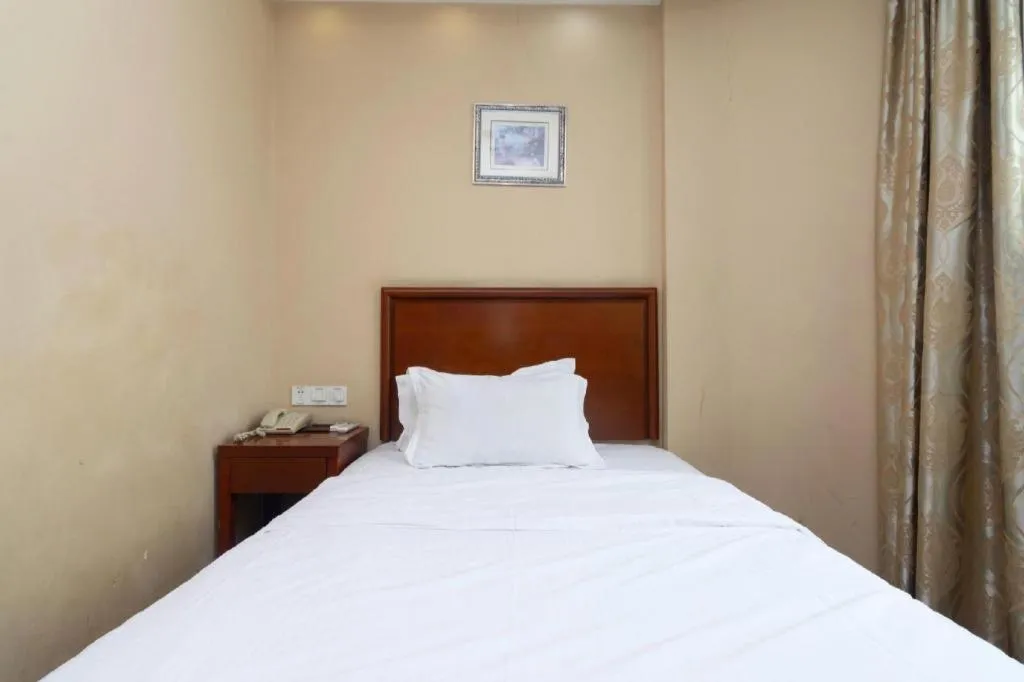 Bed in GreenTree Inn Shanghai Hongqiao Airport Huqingping Highway Shell Hotel
