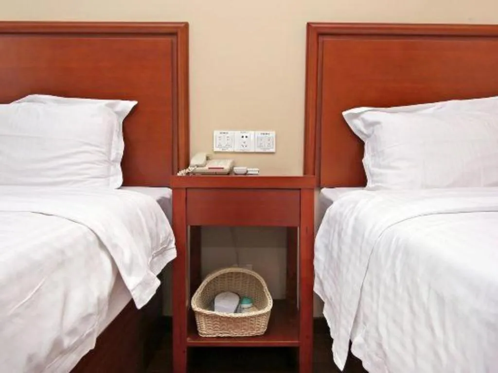Bed in GreenTree Inn Shanghai Hongqiao Airport Huqingping Highway Shell Hotel