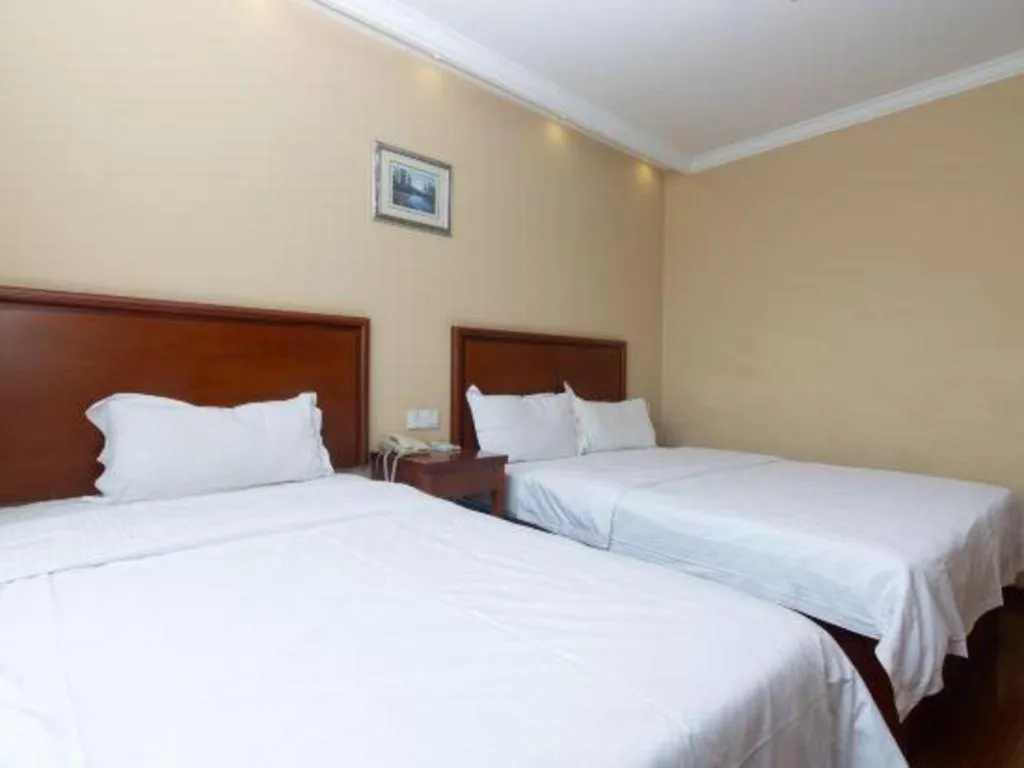 Bed in GreenTree Inn Shanghai Hongqiao Airport Huqingping Highway Shell Hotel