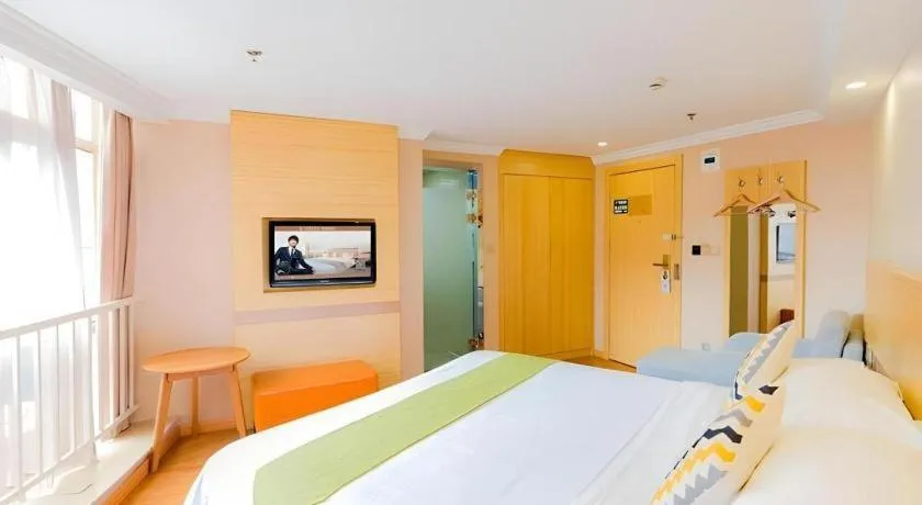 Bed in GreenTree Inn Shanghai Guangxin Road Tongji Hospital Express Hotel