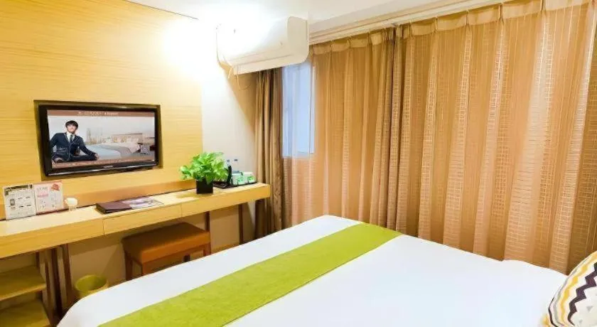 Bed in GreenTree Inn Shanghai Guangxin Road Tongji Hospital Express Hotel