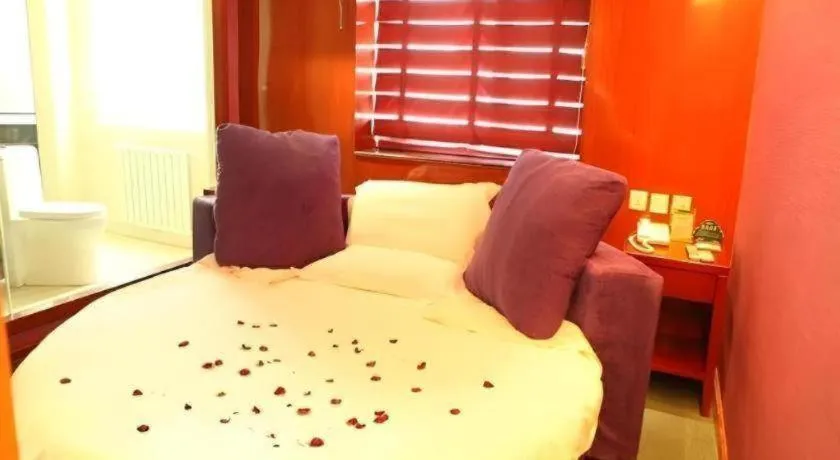 Bed in GreenTree Inn Lanzhou Yantan Road Express Hotel