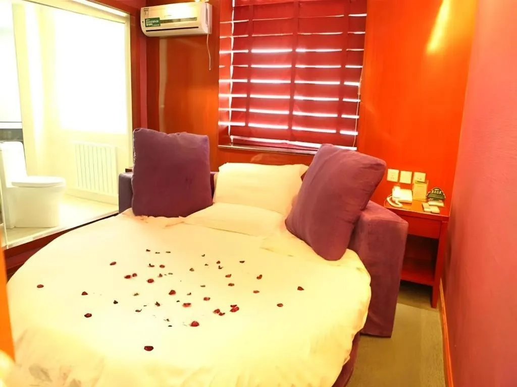 Bed in GreenTree Inn Lanzhou Yantan Road Express Hotel