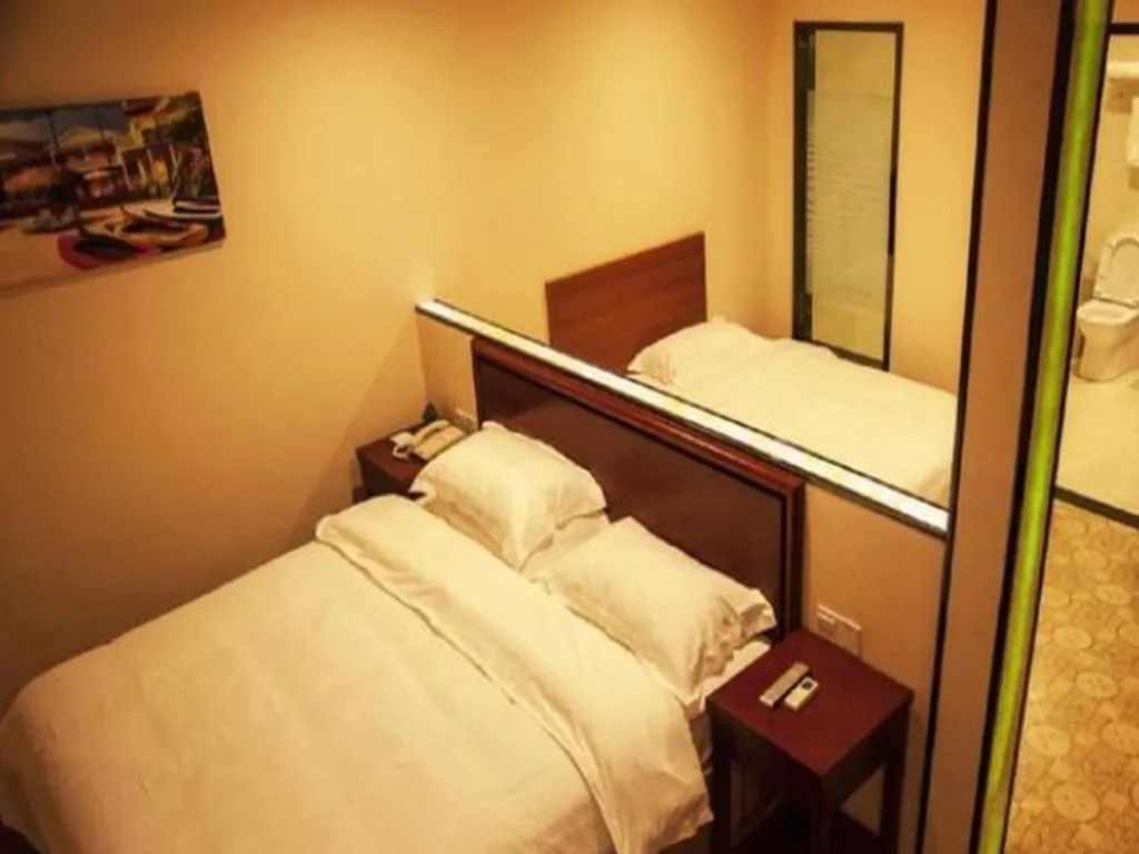 Bed in GreenTree Inn Wuhu Fangte Second Phase Nanxiang Wanshang Express Hotel