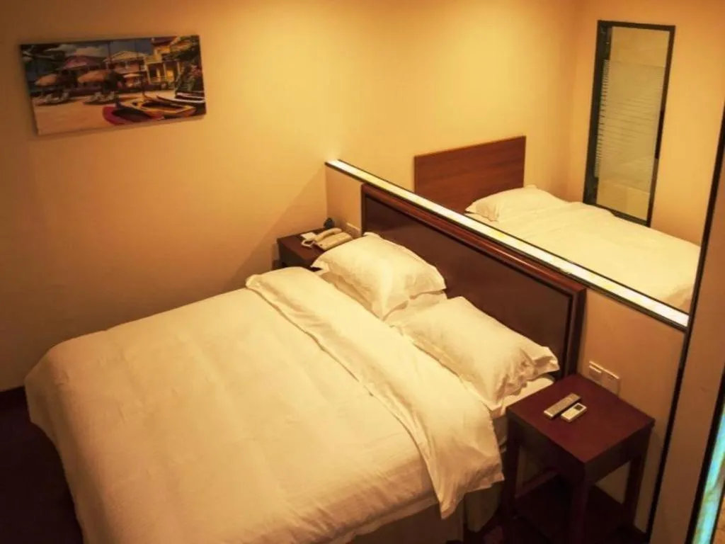 Bed in GreenTree Inn Wuhu Fangte Second Phase Nanxiang Wanshang Express Hotel