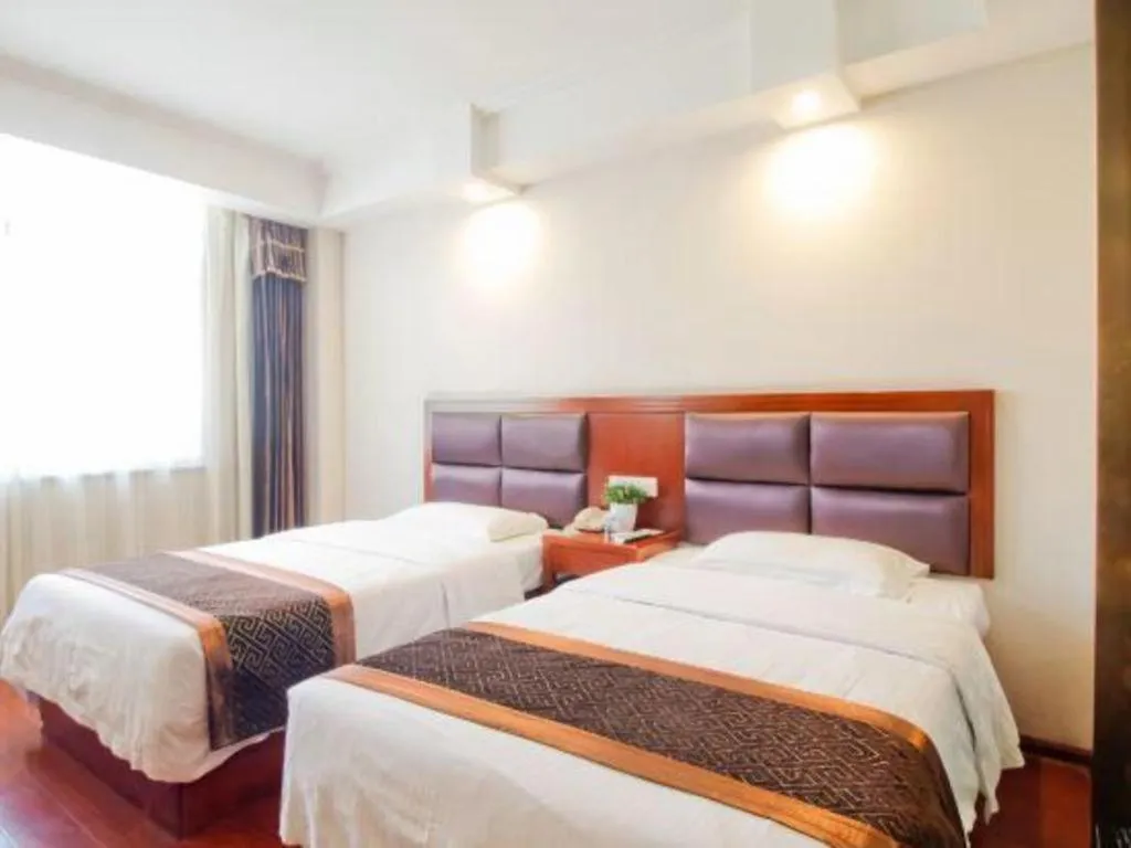 Bed in GreenTree Inn HeFei LongChuan Road South Hefei Railway Station Business Hotel