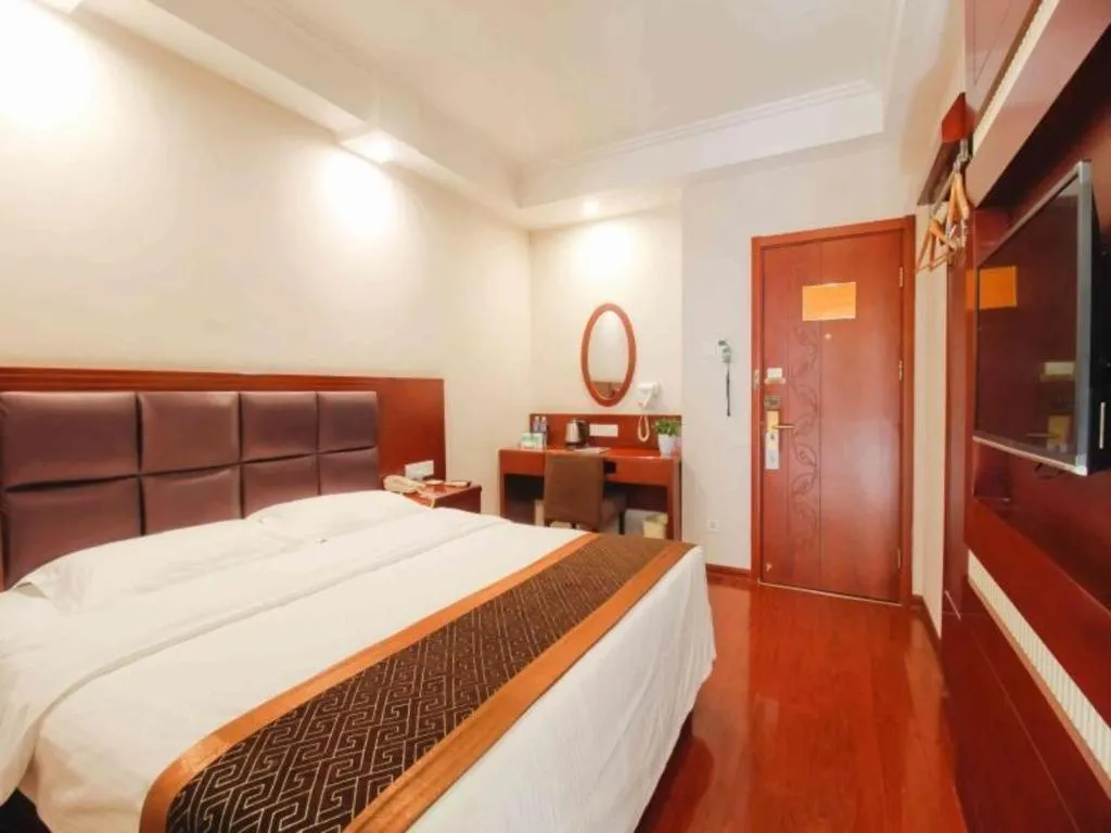 Bed in GreenTree Inn HeFei LongChuan Road South Hefei Railway Station Business Hotel