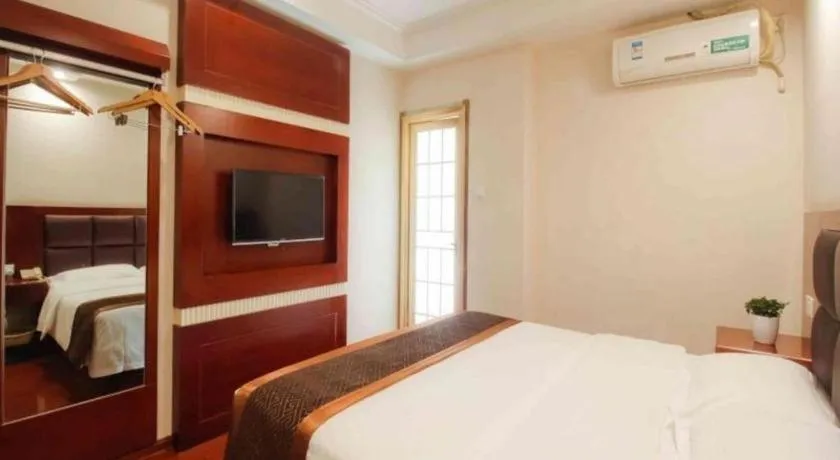 Bed in GreenTree Inn HeFei LongChuan Road South Hefei Railway Station Business Hotel