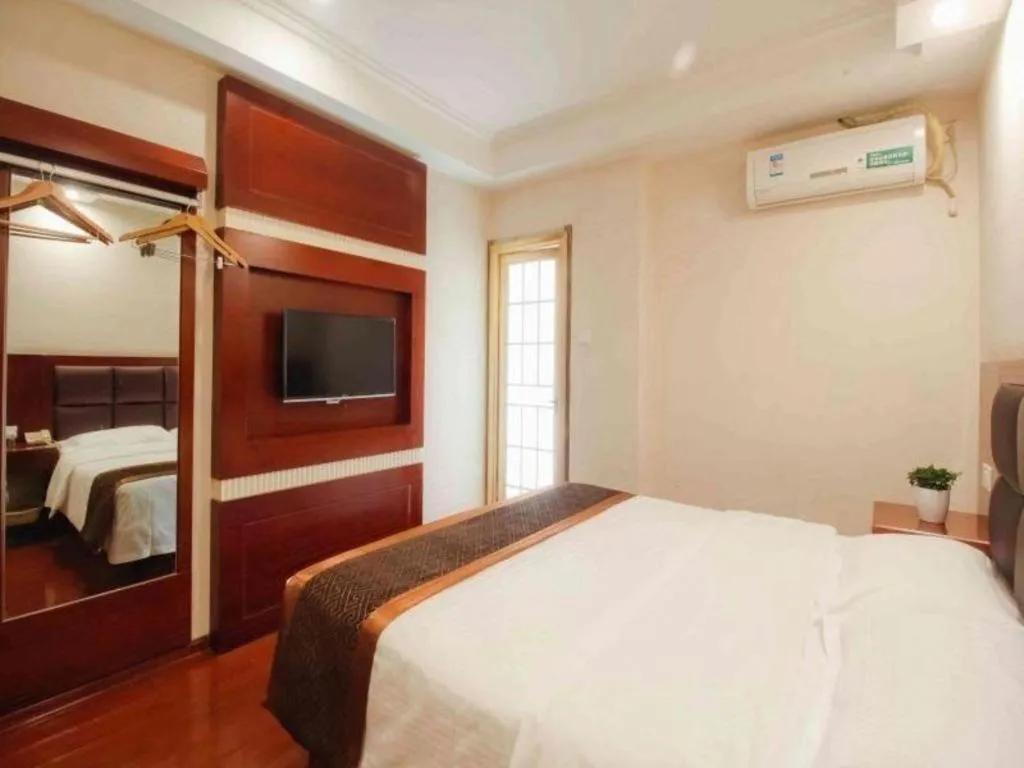 Bed in GreenTree Inn HeFei LongChuan Road South Hefei Railway Station Business Hotel