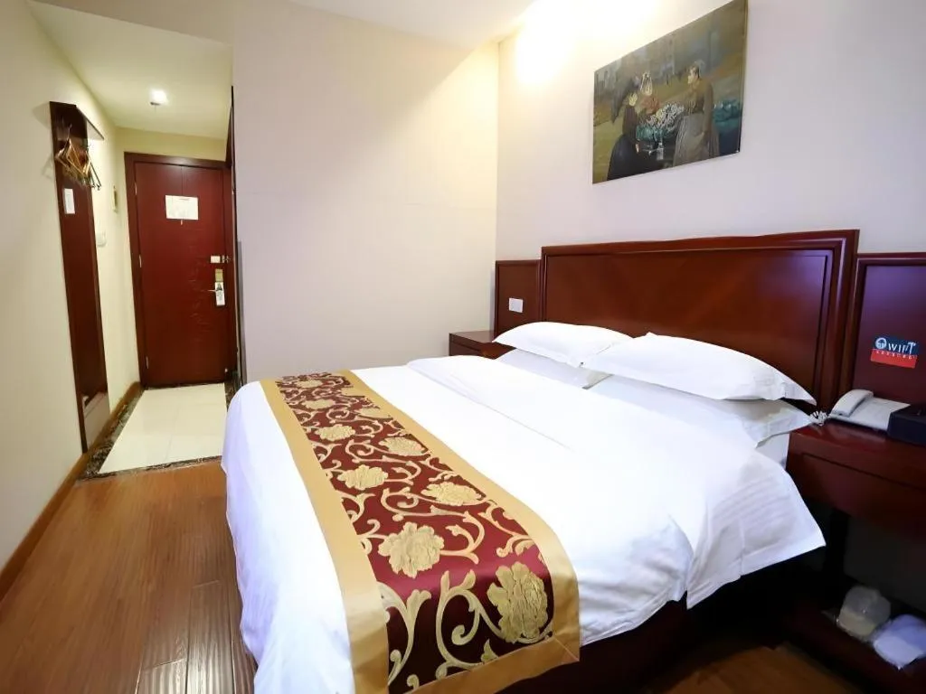 Bed in GreenTree Inn Shanghai Jiading Newtown MaLu Subway Station Business Hotel