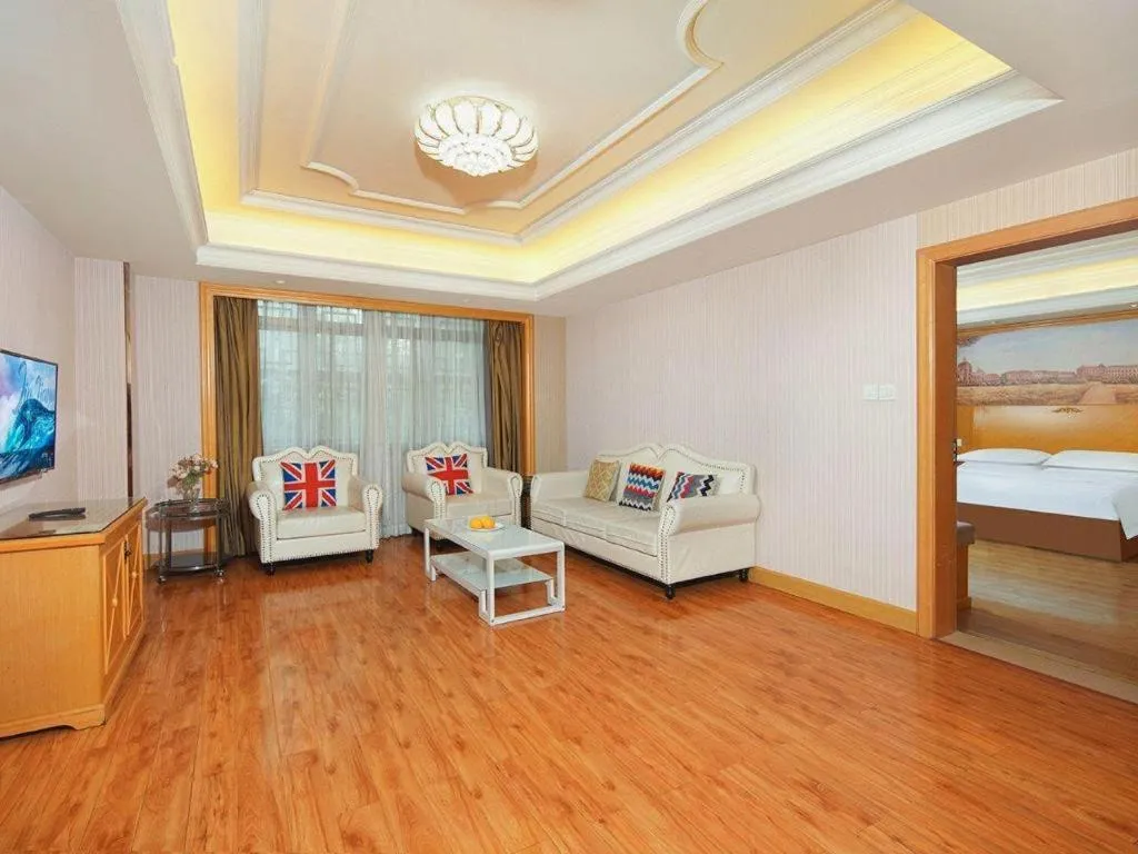 Bed in Vienna International Hotel Lhasa Potala Palace