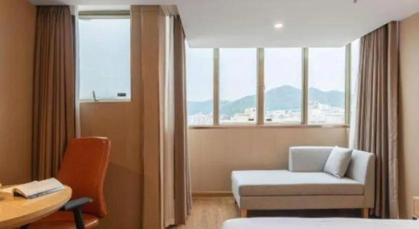 Bed in Vienna International Hotel Guangzhou Baiyun Dayuanli Plaza