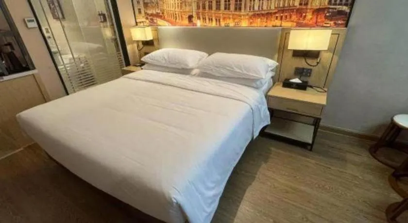 Bed in Vienna International Hotel Guangzhou Baiyun Dayuanli Plaza