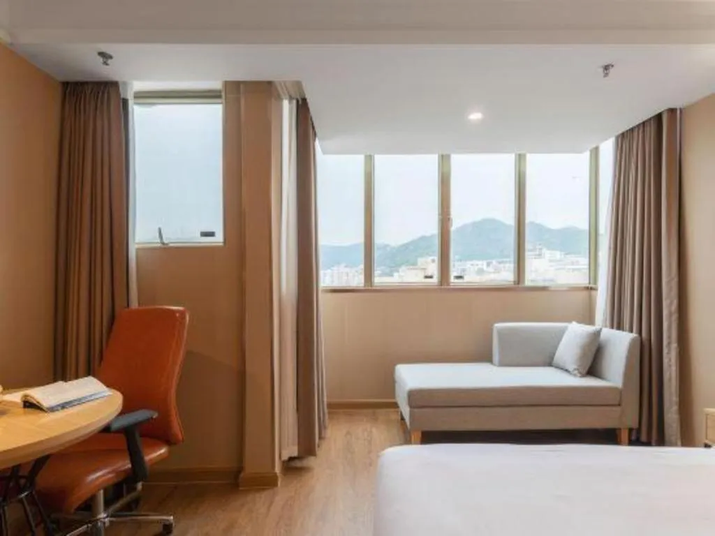 Bed in Vienna International Hotel Guangzhou Baiyun Dayuanli Plaza